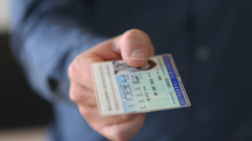 Carte nationale d'identité - Passeport - Carte grise - Permis de conduire